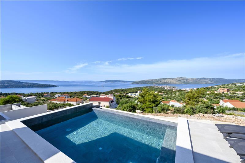 Sea-view villa in Seget Donji, photograph 6