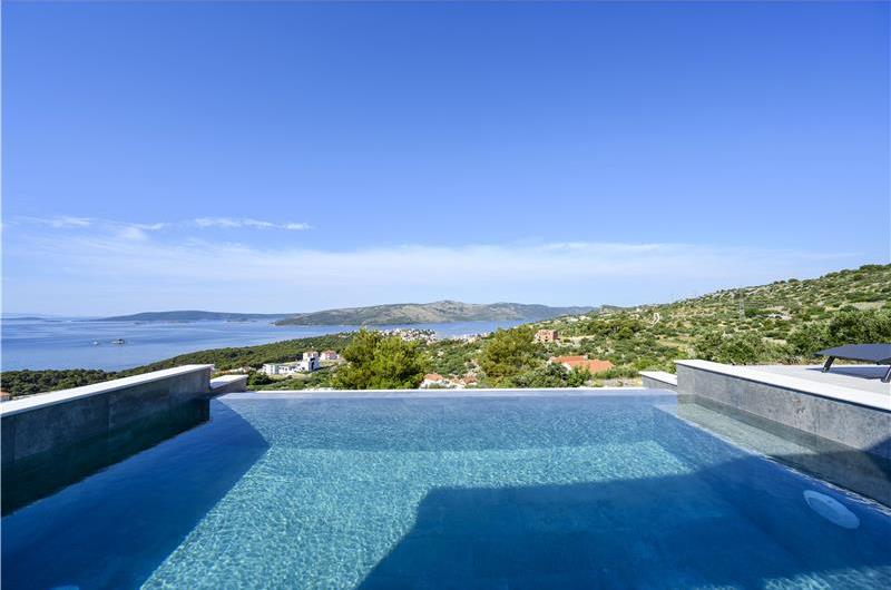 4 Bedroom Villa with Heated Pool and Sea View Terrace near Trogir, Sleeps 8