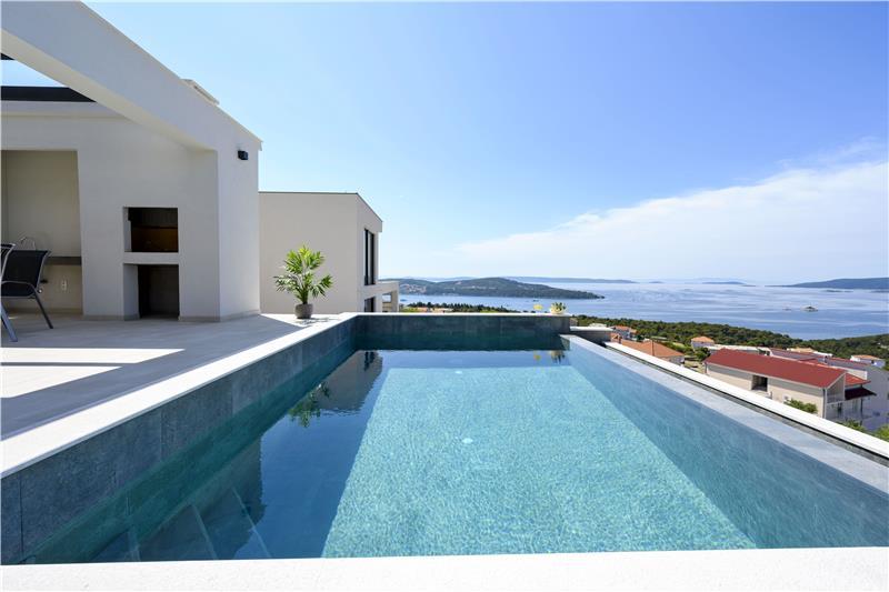 Sea-view villa in Seget Donji, photograph 5