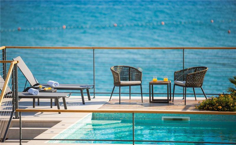 Beachfront villa in Omis, photograph 8