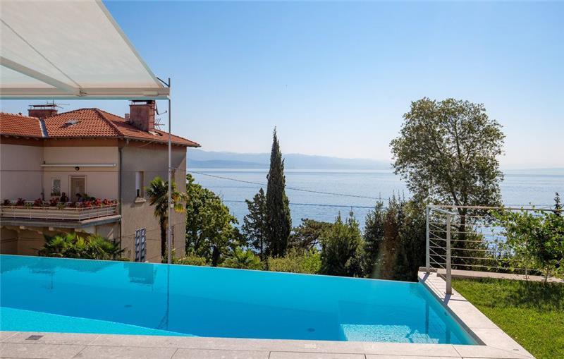4 Bedroom Duplex Apartment with Pool and Seaview, Sleeps 8