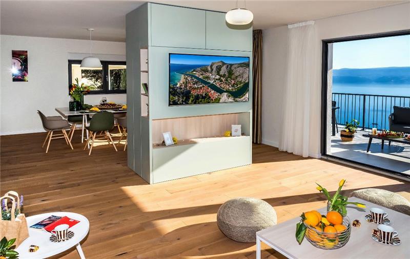 Sea-view villa in Omis, photograph 16