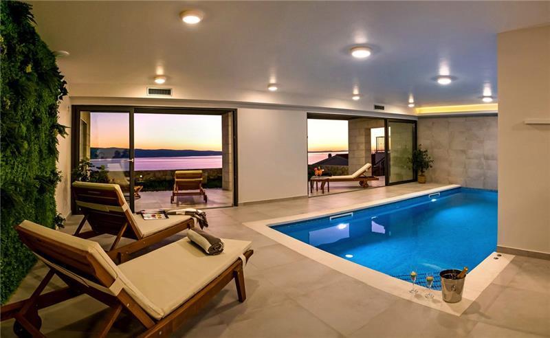 Sea-view villa in Omis, photograph 9