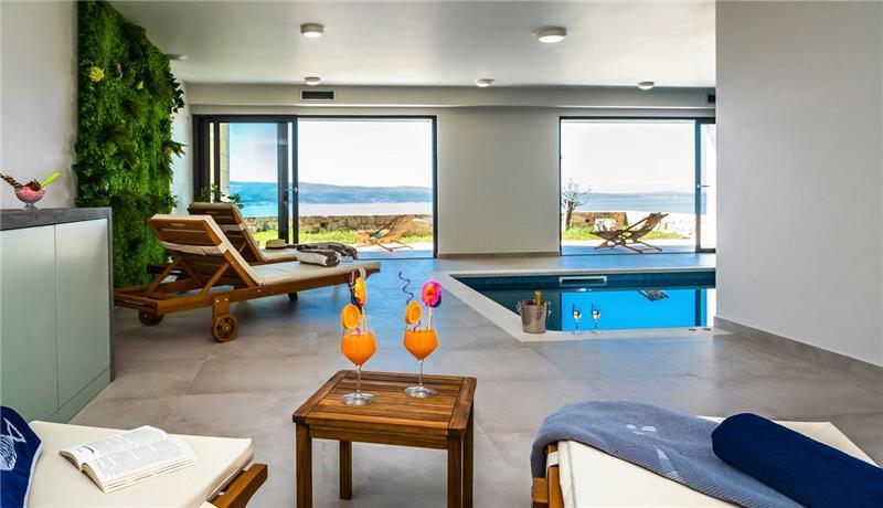 Sea-view villa in Omis, photograph 1