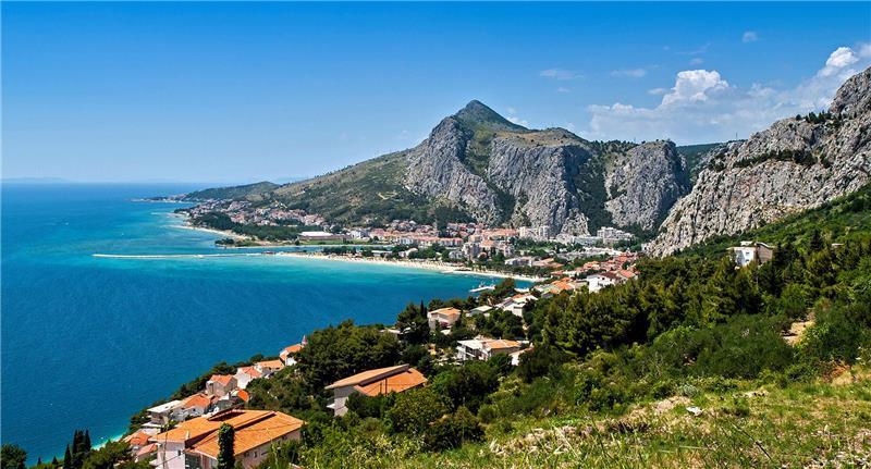 Sea-view villa in Omis, photograph 18