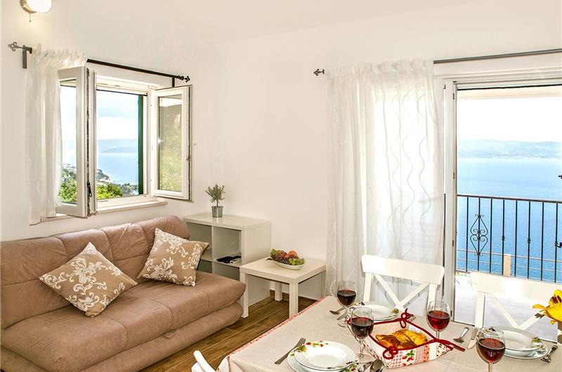 2 Bedroom Cottage with Sea Views in Omis, Sleeps 4-5