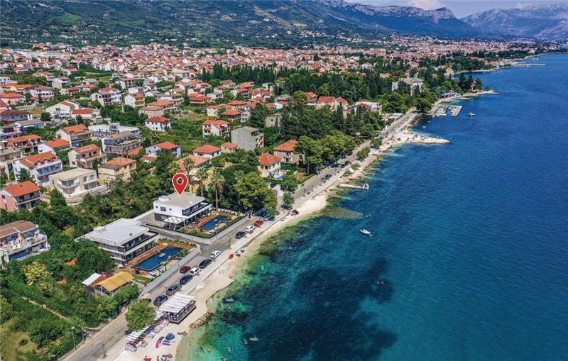 Beachfront villa in Trogir, photograph 17