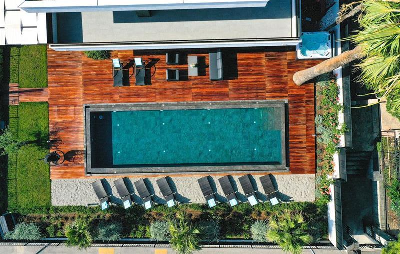 Beachfront villa in Trogir, photograph 2