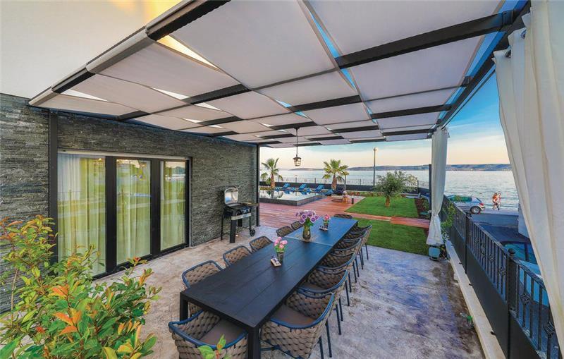 Beachfront villa in Trogir, photograph 14