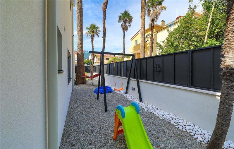 Beachfront villa in Trogir, photograph 16