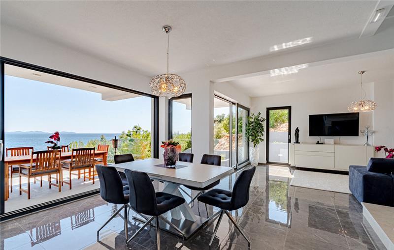 Beachfront villa in Smokvica, photograph 15