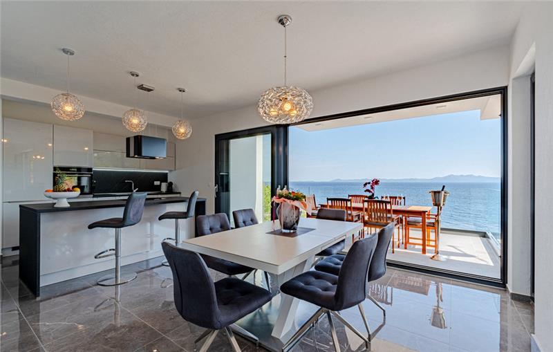 Beachfront villa in Smokvica, photograph 24