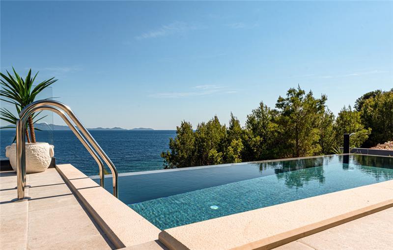 Beachfront villa in Smokvica, photograph 3