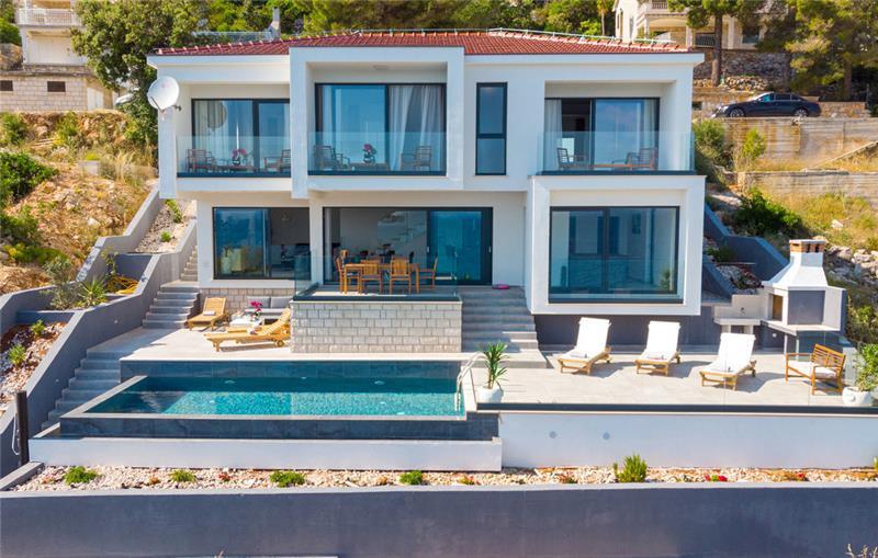 Beachfront villa in Smokvica, photograph 1