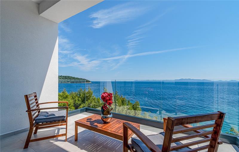 Beachfront villa in Smokvica, photograph 12