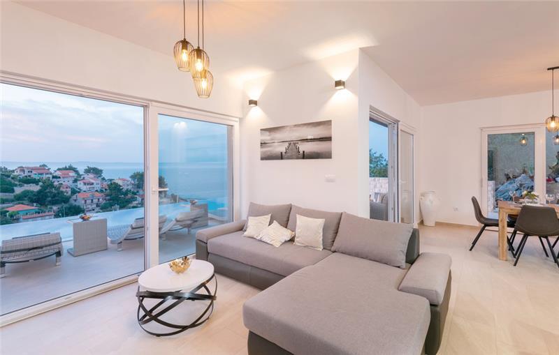 Beachfront villa in Prigradica, photograph 17