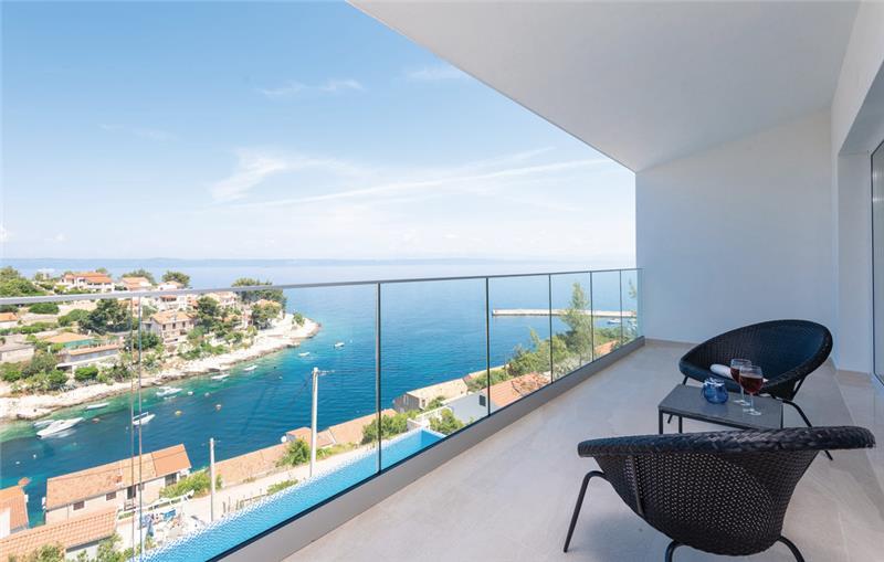Beachfront villa in Prigradica, photograph 4