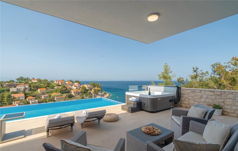 Beachfront villa in Prigradica, photograph 3