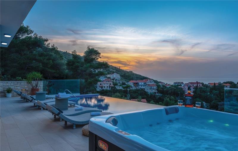 3 Bedroom Sea View Villa with infinity pool & Jacuzzi on Korcula, Sleeps 6