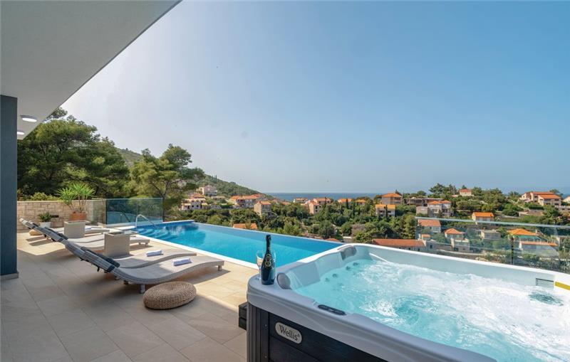 Beachfront villa in Prigradica, photograph 1
