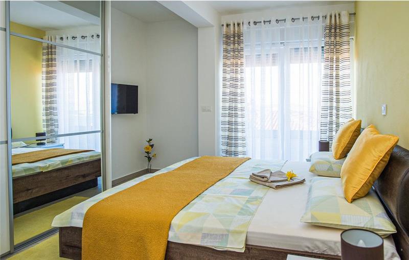 4 Bedroom Villa with Pool and Sea Views near Rogoznica, Sleeps 8