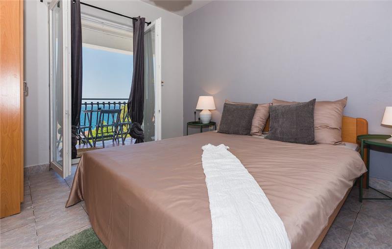 Beachfront villa in Primosten, photograph 17