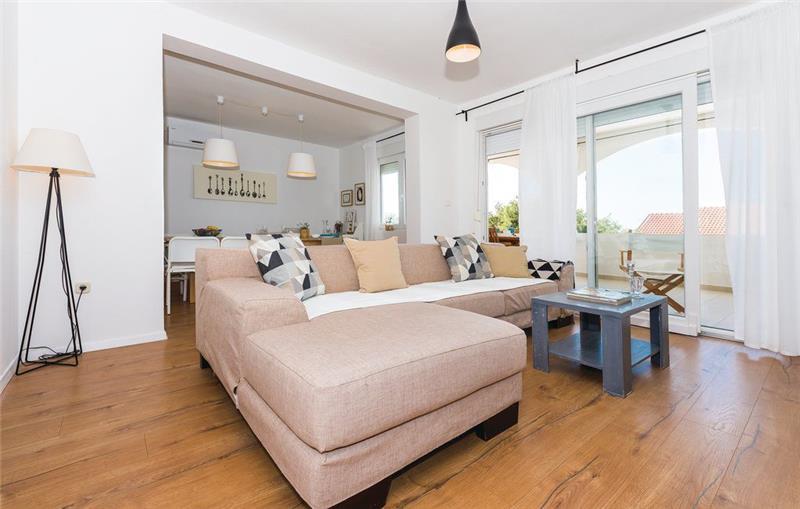 Beachfront villa in Primosten, photograph 14