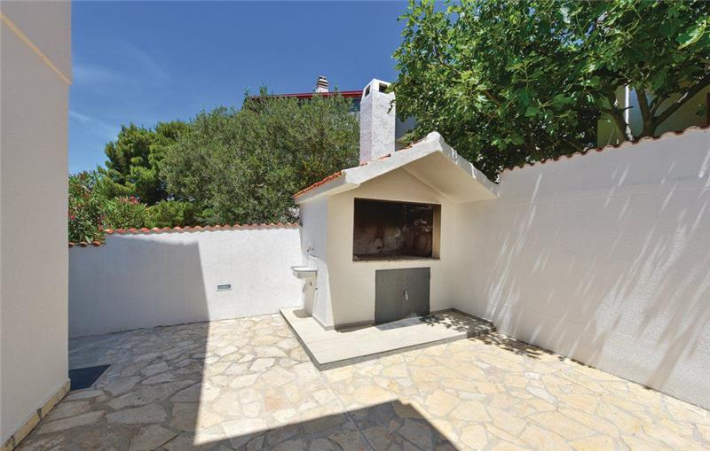Beachfront villa in Primosten, photograph 5