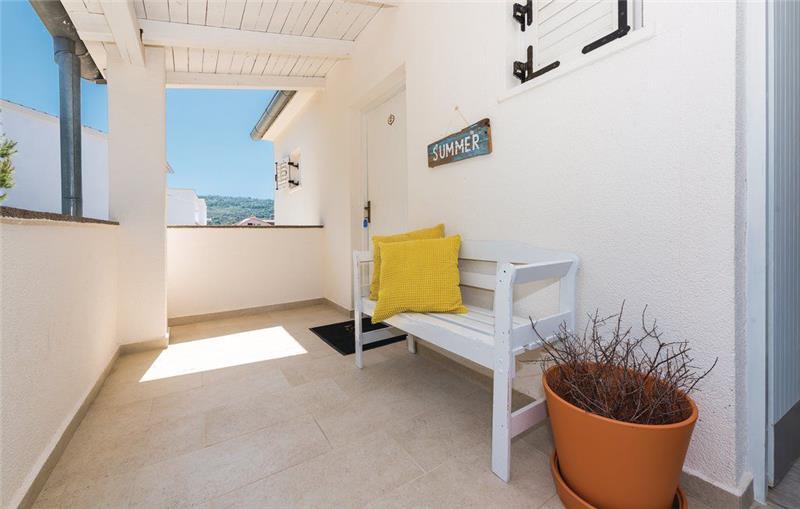 Beachfront villa in Primosten, photograph 3