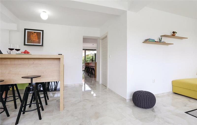 Beachfront villa in Sibenik, photograph 15