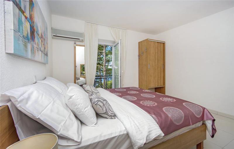 4 Bedroom Villa with large Terrace, Pool & Jacuzzi near Brela, Sleeps 8 