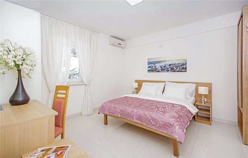 Sea-view villa in Brela, photograph 15