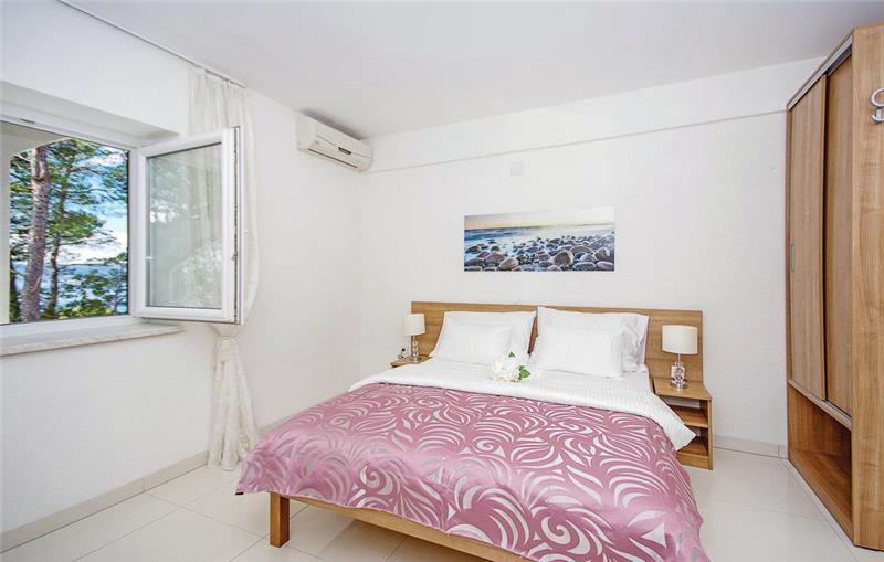 Sea-view villa in Brela, photograph 12
