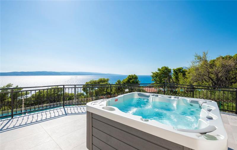 Sea-view villa in Brela, photograph 1