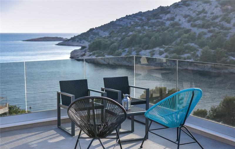Beachfront villa in Rogoznica, photograph 14