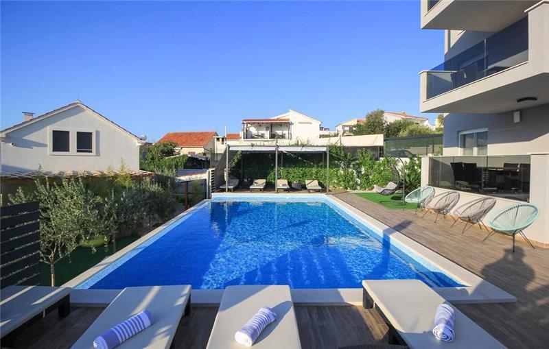 Beachfront villa in Rogoznica, photograph 4