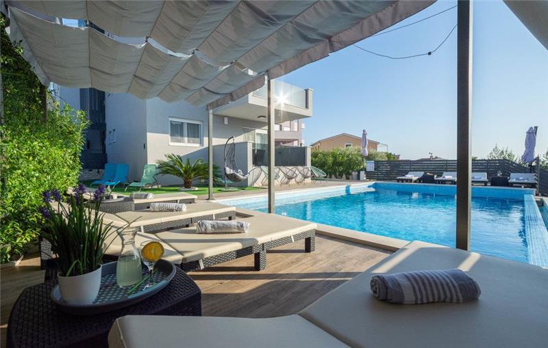 Large 10 Bedroom Villa with Heated Infinity Pool and Roof Top Terrace with Jacuzzi, Sleeps 20-22