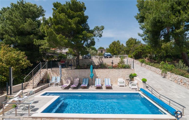 Sea-view villa in Solta Island, photograph 1