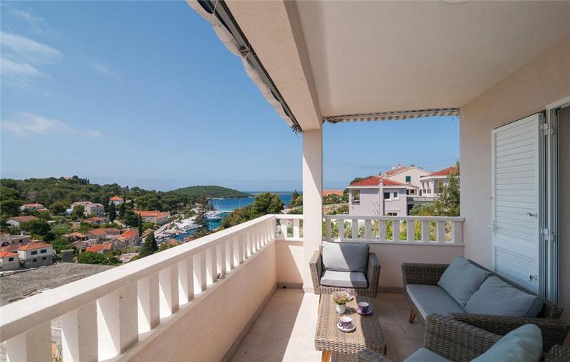 Sea-view villa in Solta Island, photograph 6