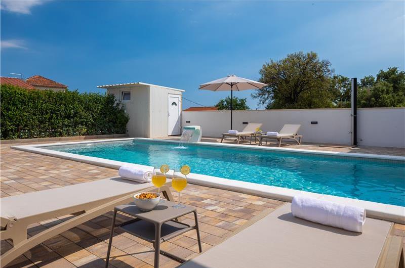 4 Bedroom Villa with Pool, Gym & Sea Views near Zadar, Sleeps 8 
