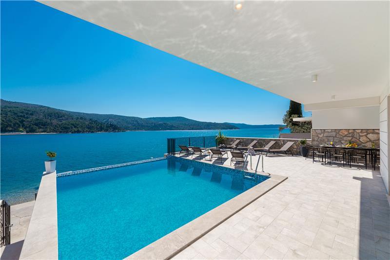 Beachfront villa in Slano, photograph 4