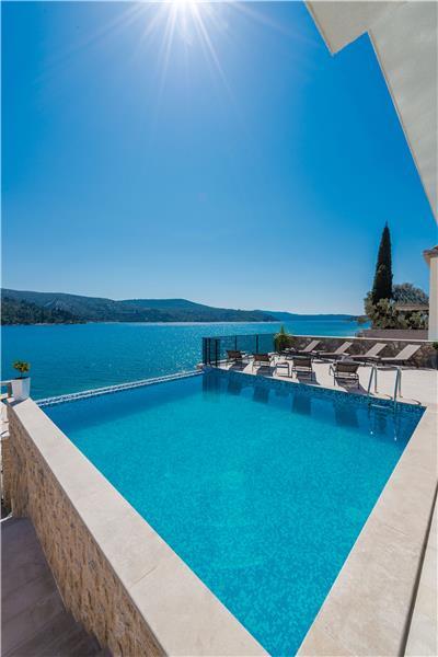 Beachfront villa in Slano, photograph 8