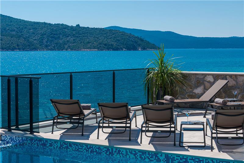 Beachfront villa in Slano, photograph 2