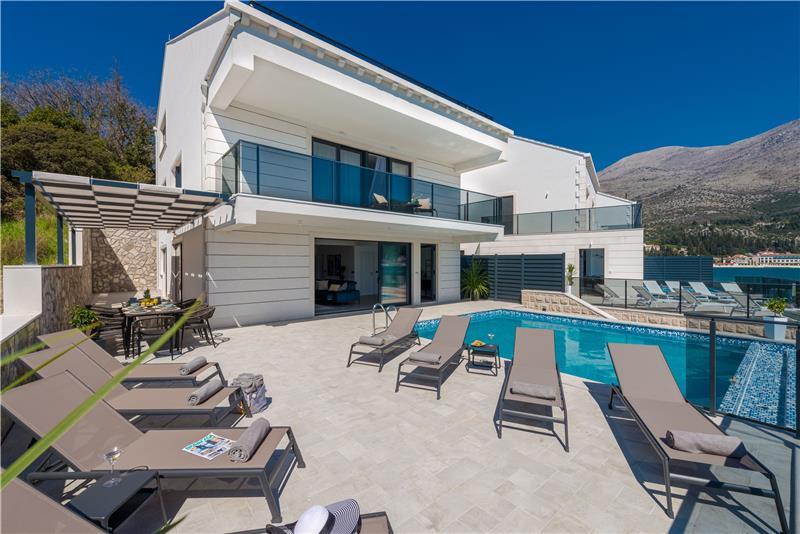 Beachfront villa in Slano, photograph 12