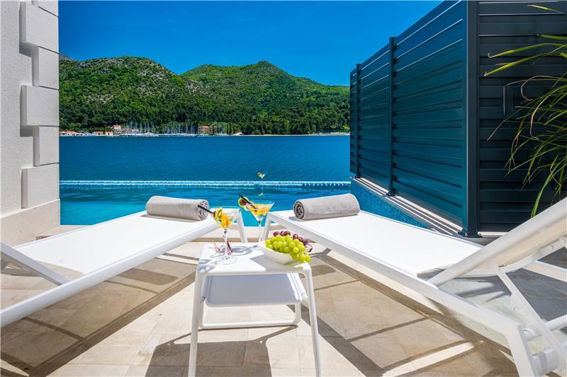 Beachfront villa in Slano, photograph 6