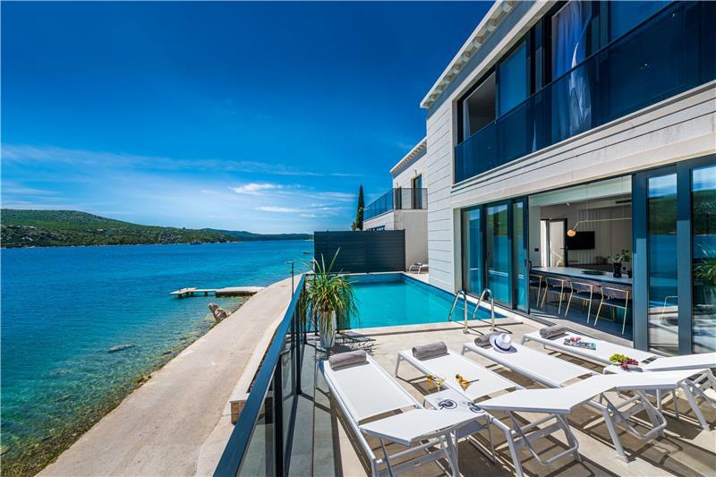 Beachfront villa in Slano, photograph 1