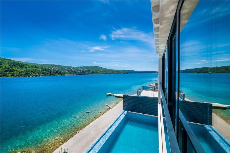 Beachfront villa in Slano, photograph 4