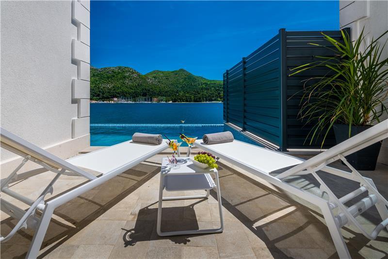 Beachfront villa in Slano, photograph 12