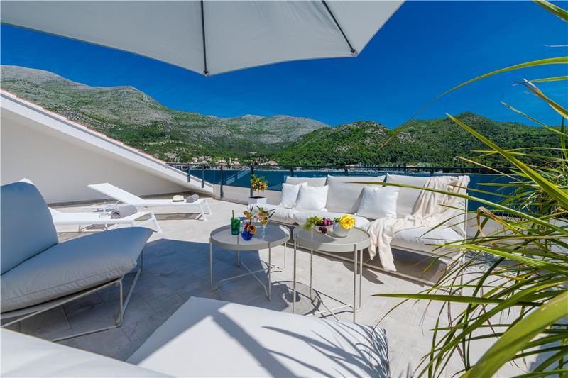 Beachfront villa in Slano, photograph 14