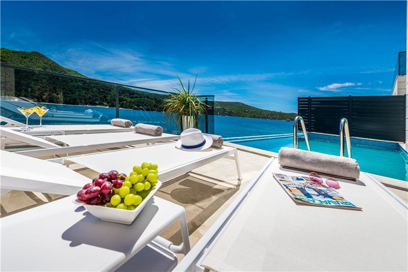 Beachfront villa in Slano, photograph 16